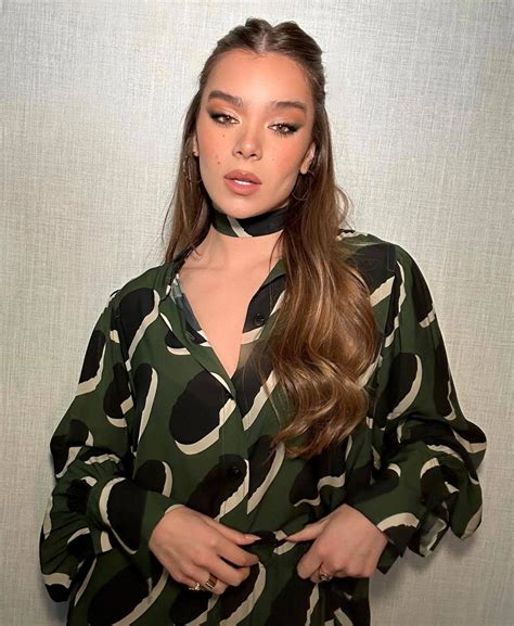 hailee steinfeld leaks|Hawkeye Producer Speaks Out on Leaks and Rumors Affecting。